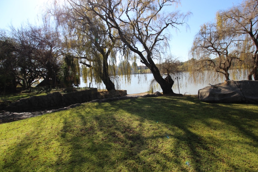 3 Bedroom Property for Sale in Lake Deneysville Free State